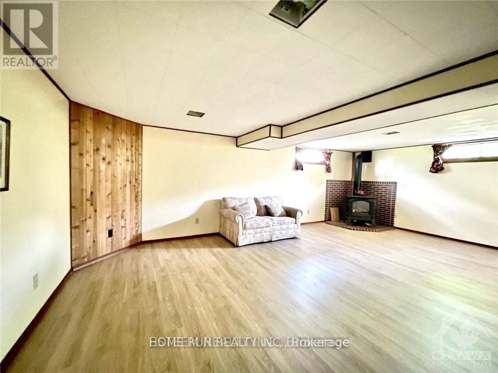 27 Oakview Avenue, Ottawa, Ontario  K2G 2Z9 - Photo 18 - X12192767
