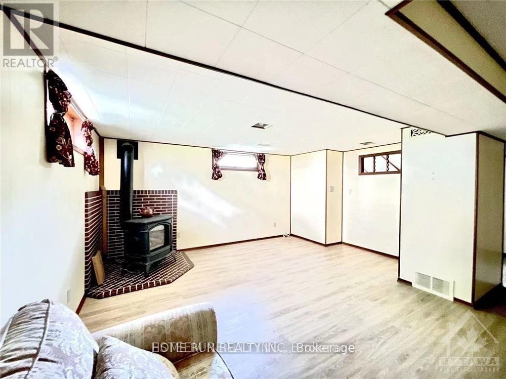 27 Oakview Avenue, Ottawa, Ontario  K2G 2Z9 - Photo 19 - X12192767