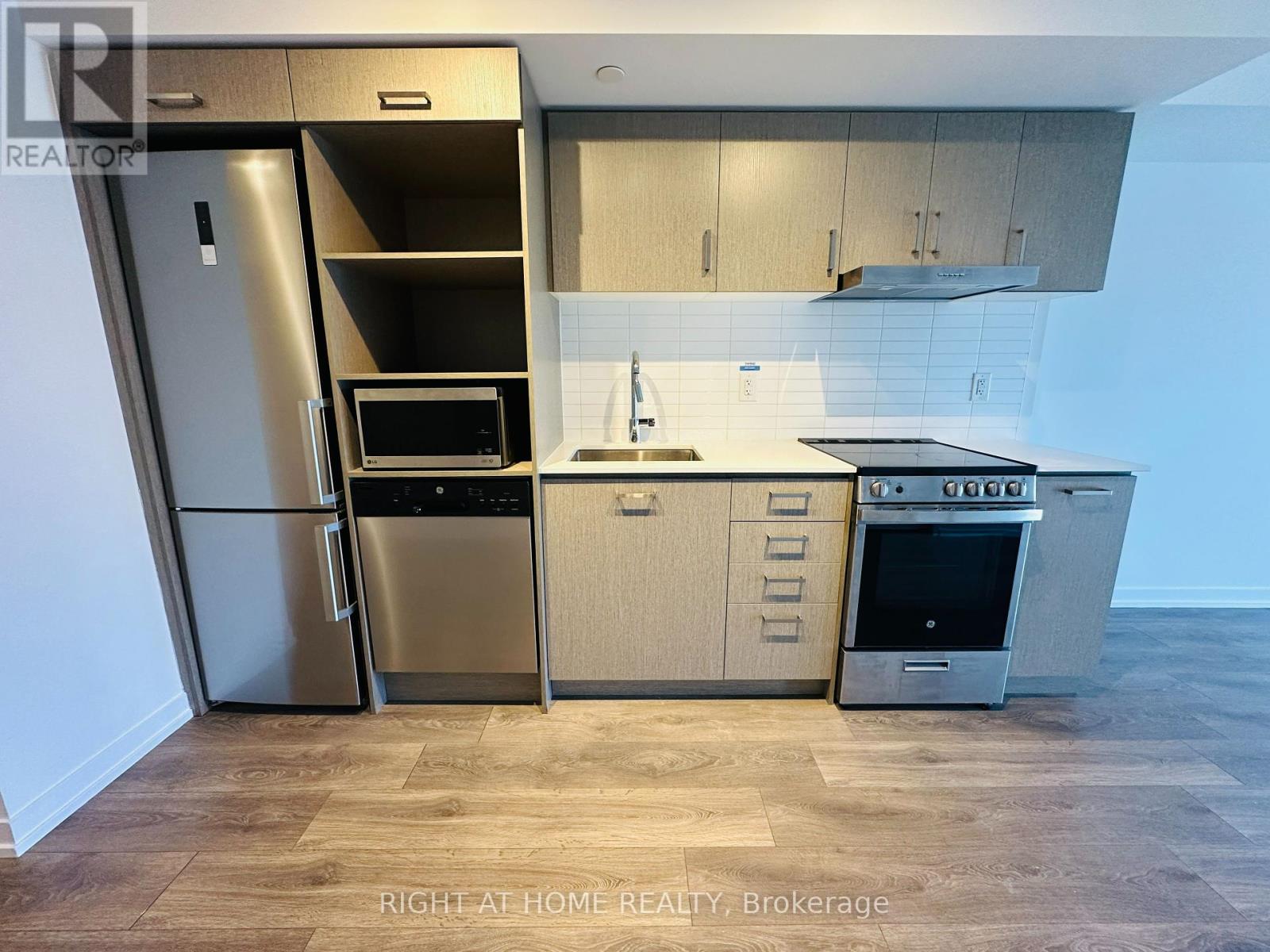 809 - 219 Dundas Street E, Toronto, Ontario  M5A 0V1 - Photo 2 - C12192910