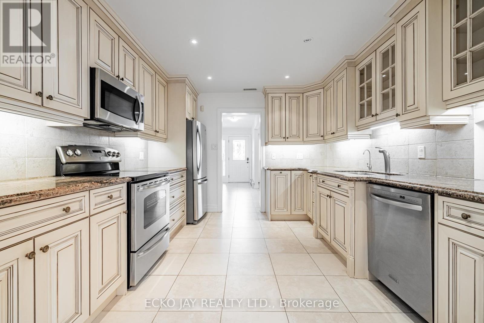 15 Comet Court, Toronto (Victoria Village), Ontario  M4A 2H2 - Photo 18 - C12151000