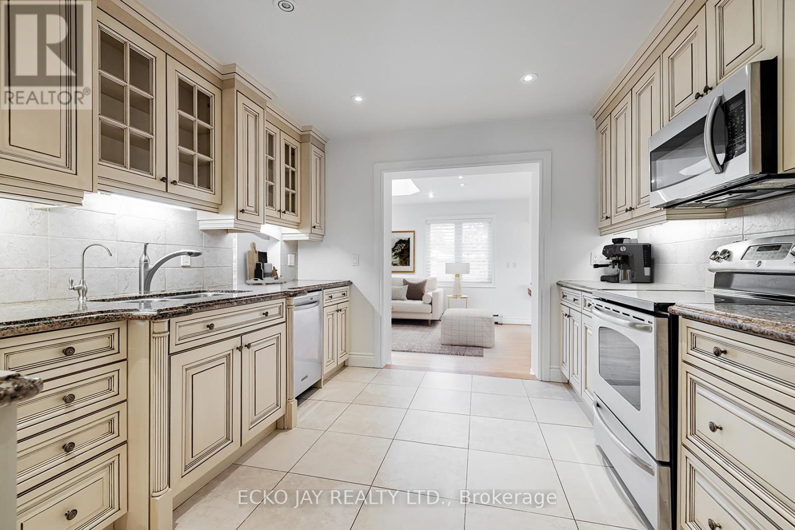 15 Comet Court, Toronto (Victoria Village), Ontario  M4A 2H2 - Photo 16 - C12151000