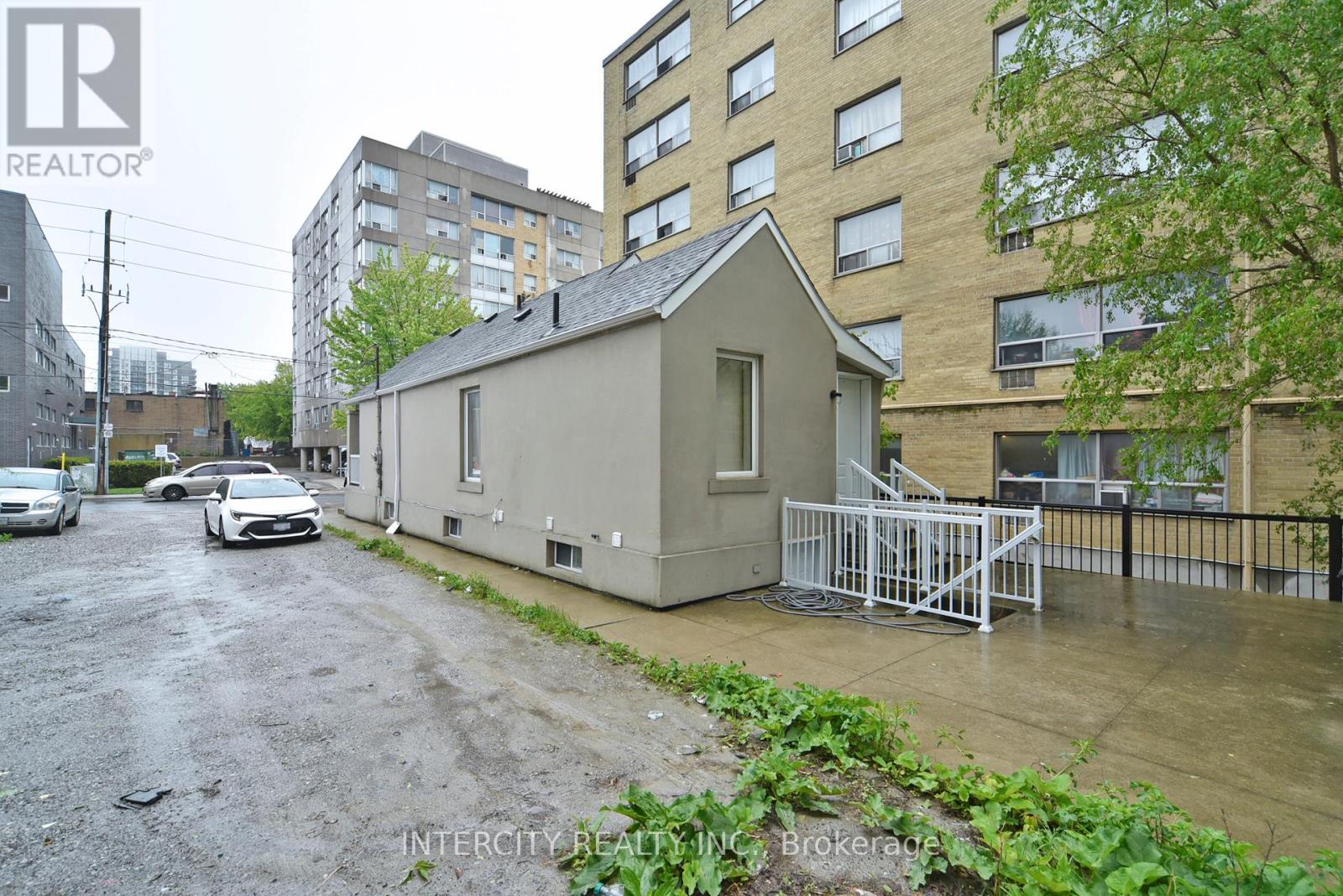 1747 - 1757 Eglinton Avenue W, Toronto, Ontario  M6E 2H7 - Photo 8 - C12154278