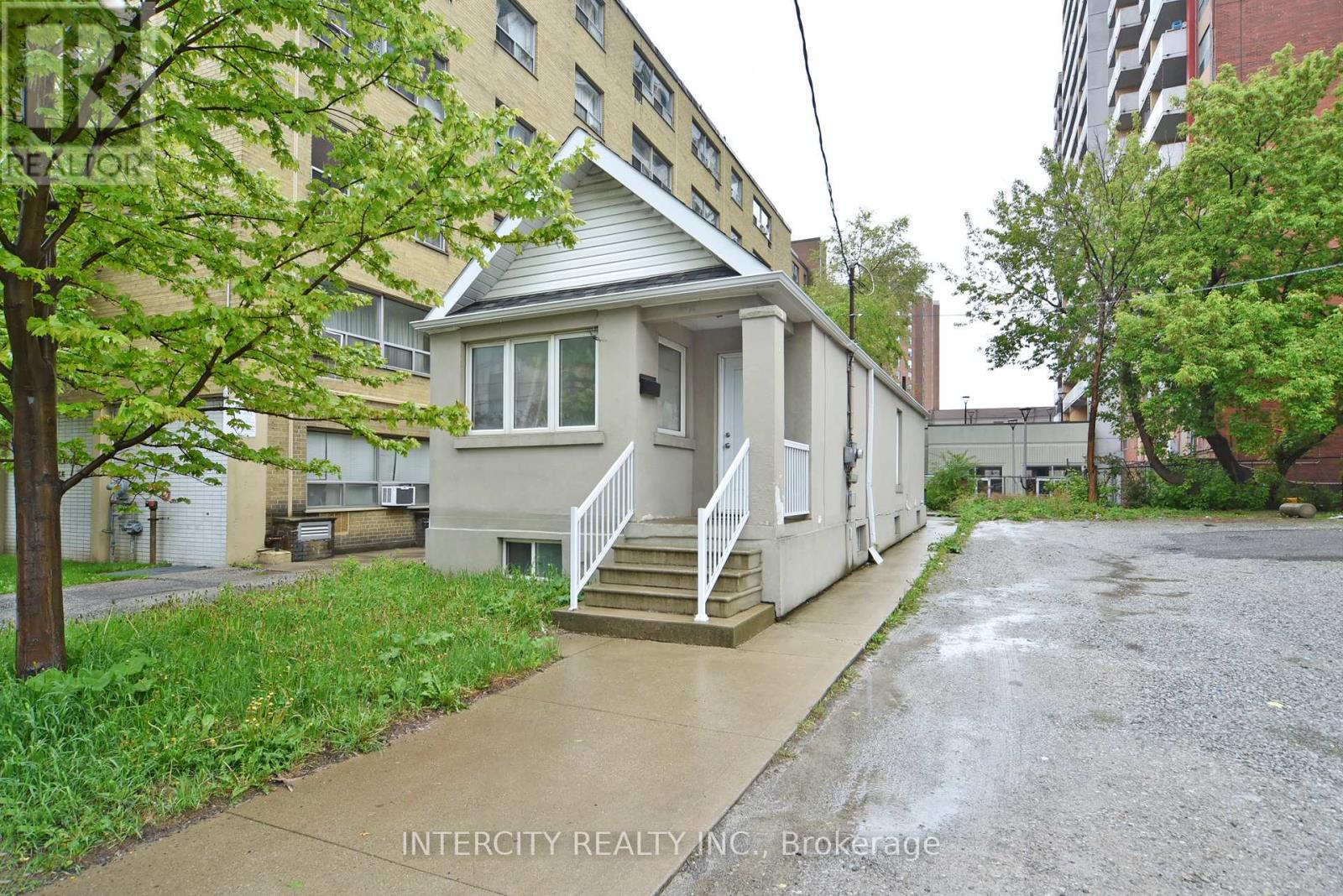 1747 - 1757 Eglinton Avenue W, Toronto, Ontario  M6E 2H7 - Photo 9 - C12154278