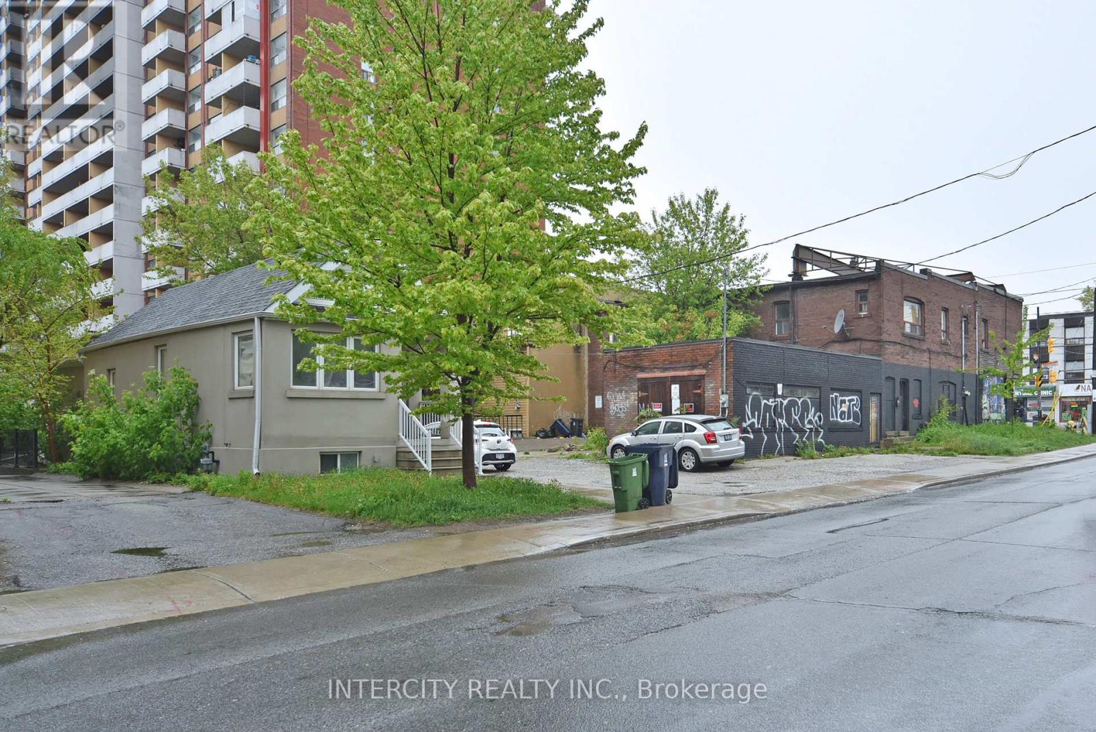 1747 - 1757 Eglinton Avenue W, Toronto, Ontario  M6E 2H7 - Photo 7 - C12154278