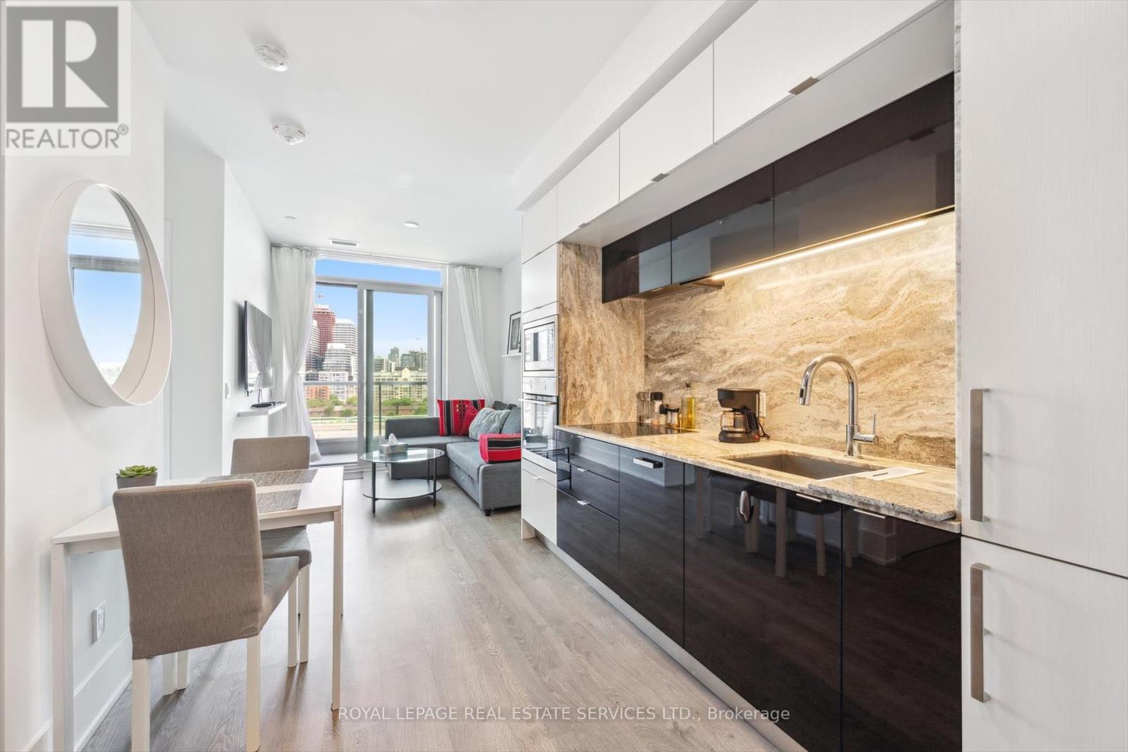 Gph27 - 1 Edgewater Drive, Toronto (Waterfront Communities), Ontario  M5A 0L1 - Photo 7 - C12193029
