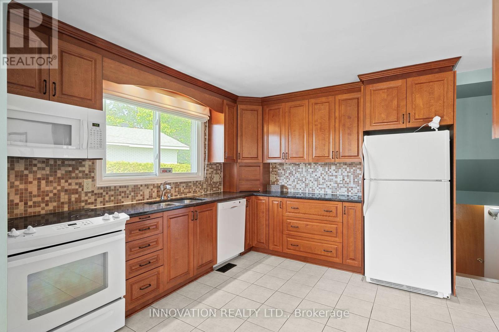 40 Hadley Circle, Ottawa, Ontario  K2H 6N9 - Photo 10 - X12193078