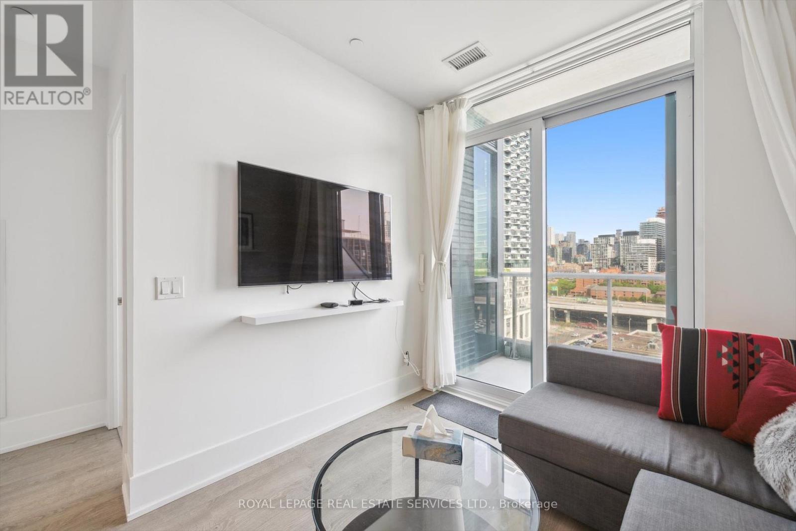 Gph27 - 1 Edgewater Drive, Toronto, Ontario  M5A 0L1 - Photo 14 - C12193029