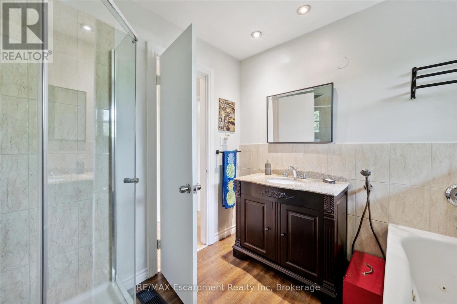 27 Norfolk Avenue, Cambridge, Ontario  N1R 3T5 - Photo 13 - X12193103