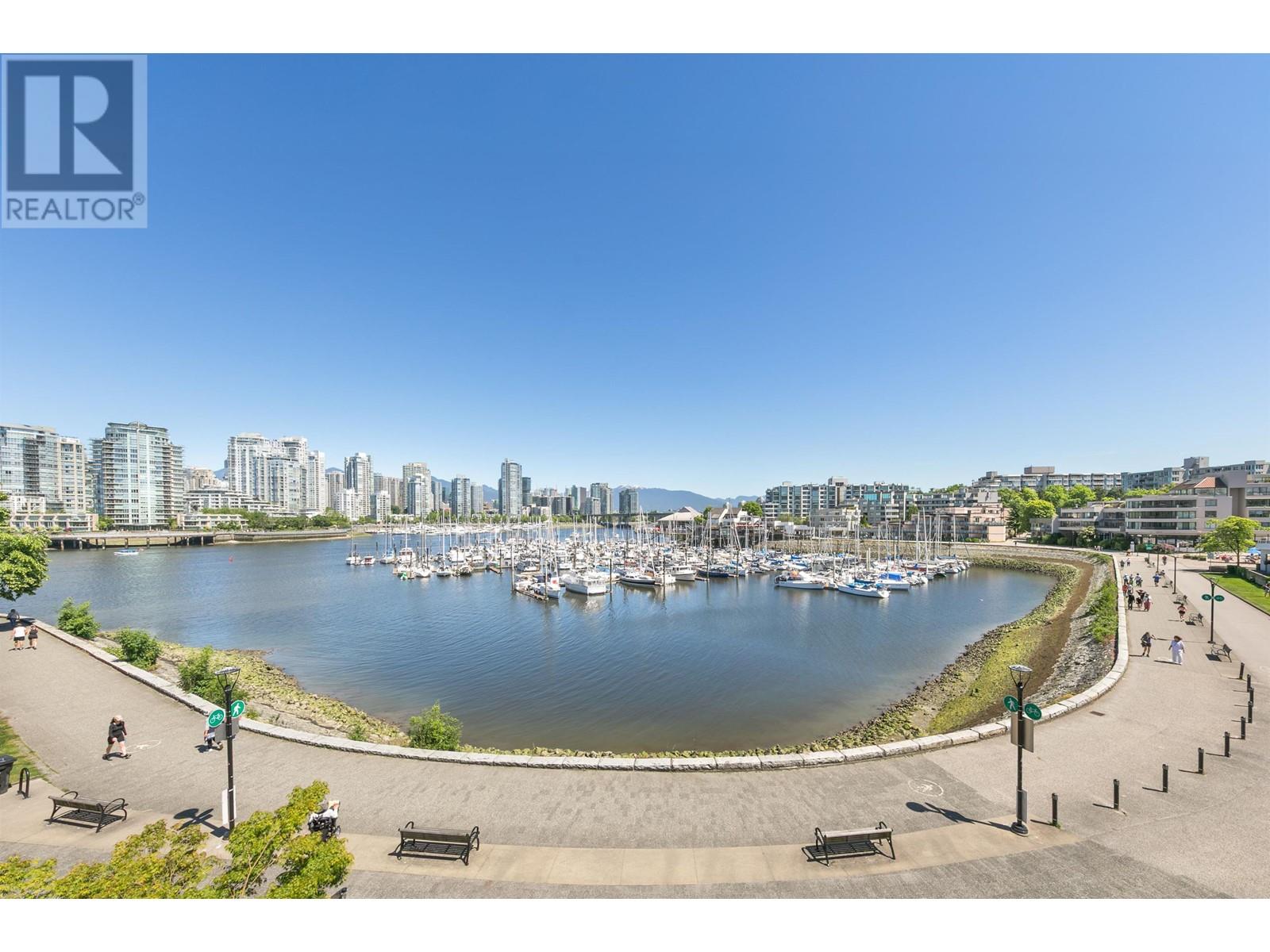 812 Millbank, Vancouver, British Columbia  V5Z 3Z4 - Photo 1 - R3010692