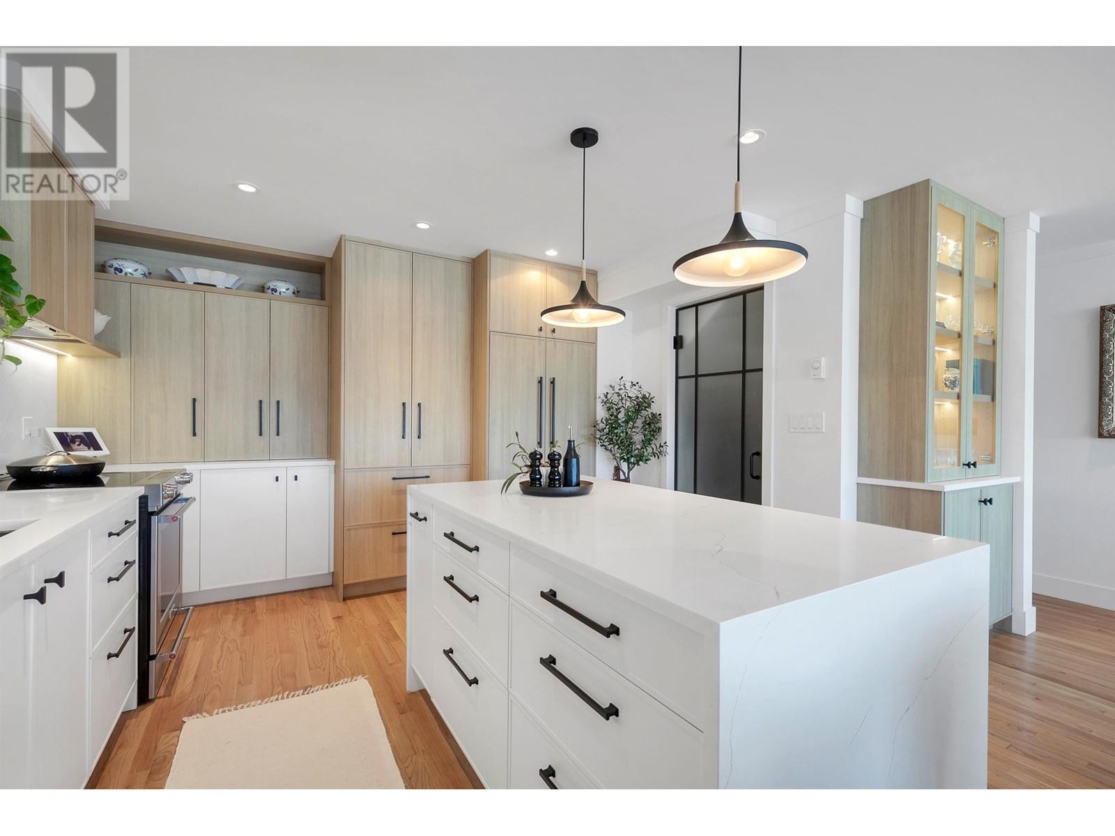 812 Millbank, Vancouver, British Columbia  V5Z 3Z4 - Photo 3 - R3010692