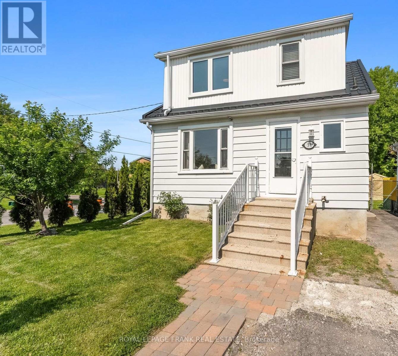 51 MONTRAVE AVENUE, Oshawa, Ontario
