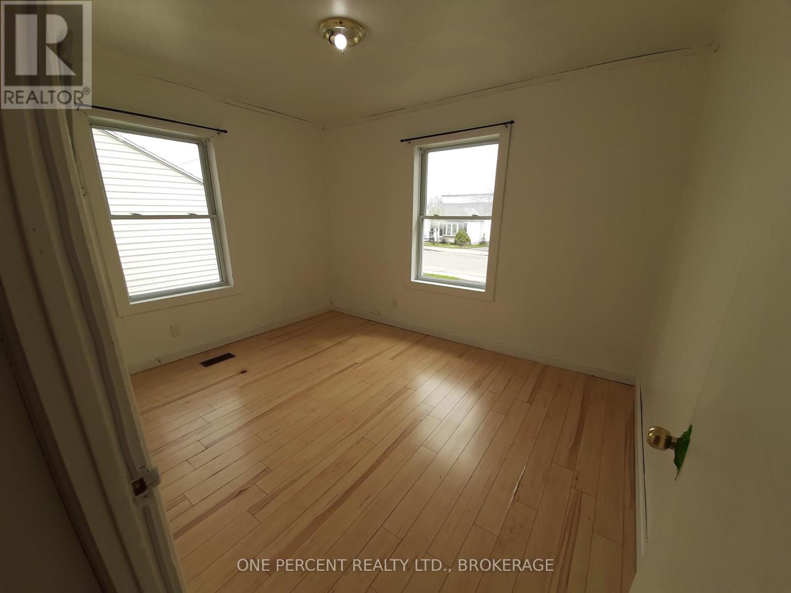 84 Carleton Street, Kingston, Ontario  K7K 4G1 - Photo 9 - X12120275