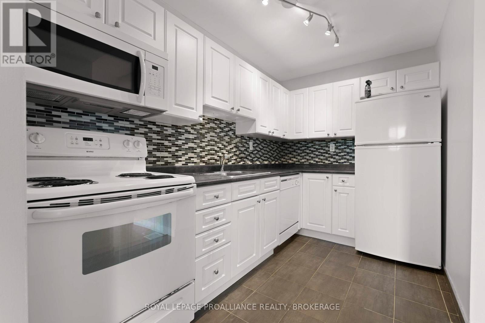 67 - 850 Datzell Lane, Kingston, Ontario  K7M 7P8 - Photo 11 - X12192456