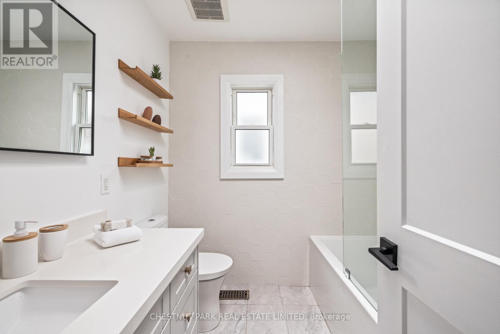 161 Queensdale Avenue, Toronto, Ontario  M4J 1Y5 - Photo 21 - E12189238