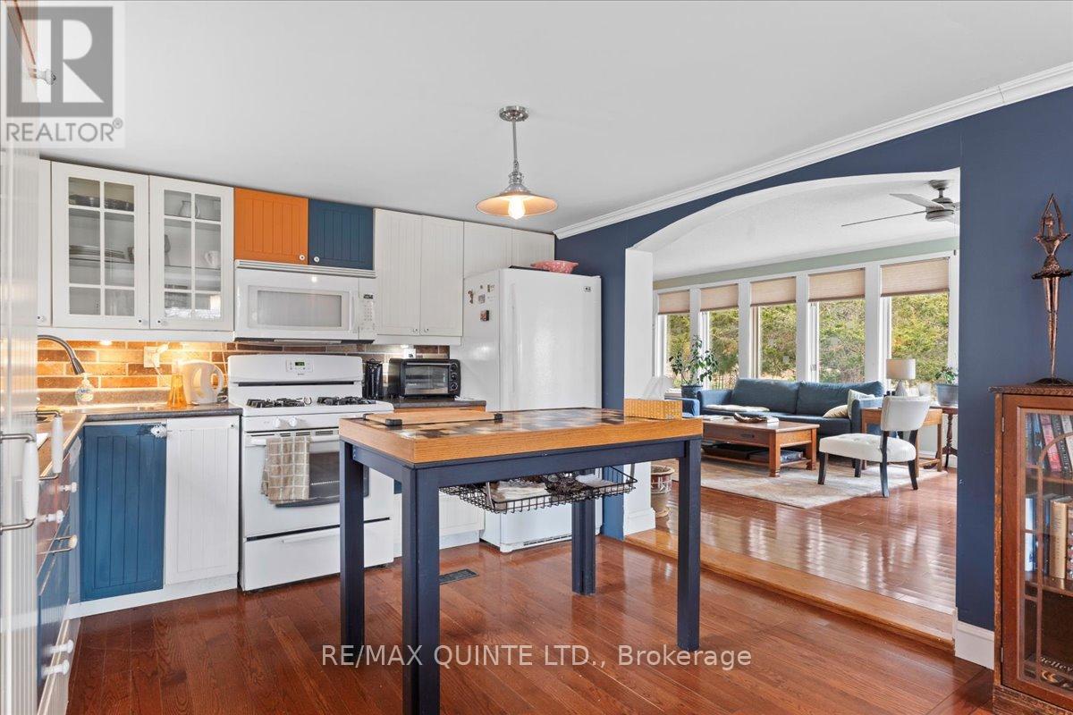 12112d Loyalist Parkway, Prince Edward County, Ontario  K0K 2T0 - Photo 33 - X12045229