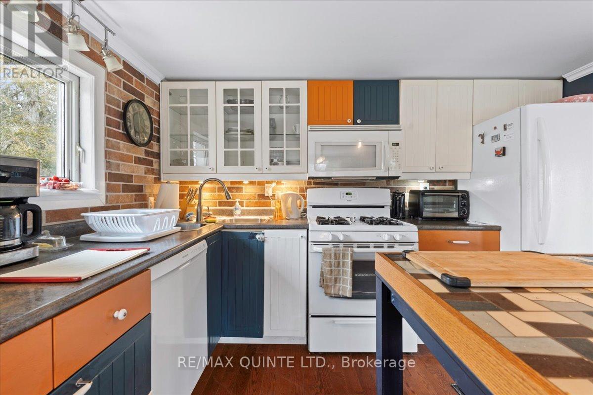 12112d Loyalist Parkway, Prince Edward County, Ontario  K0K 2T0 - Photo 34 - X12045229