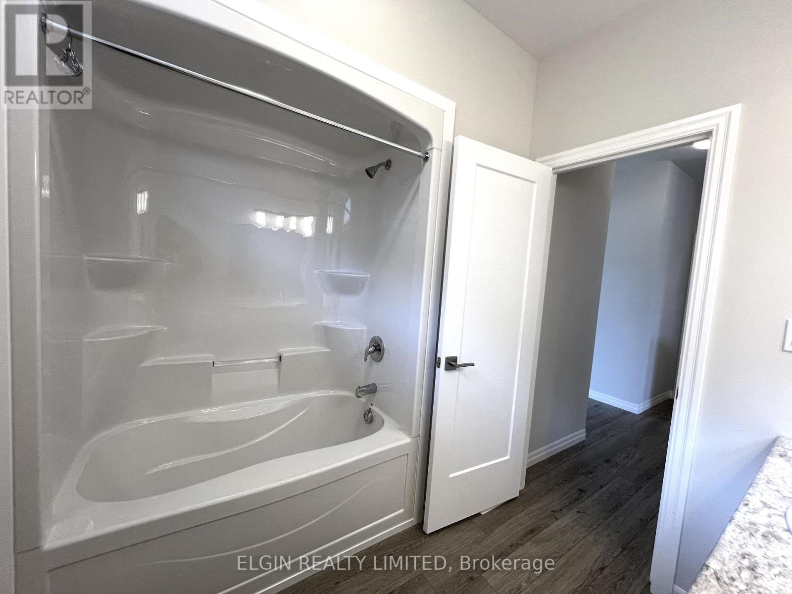 31 Dunning Way, St. Thomas, Ontario  N5R 0P7 - Photo 8 - X12182171