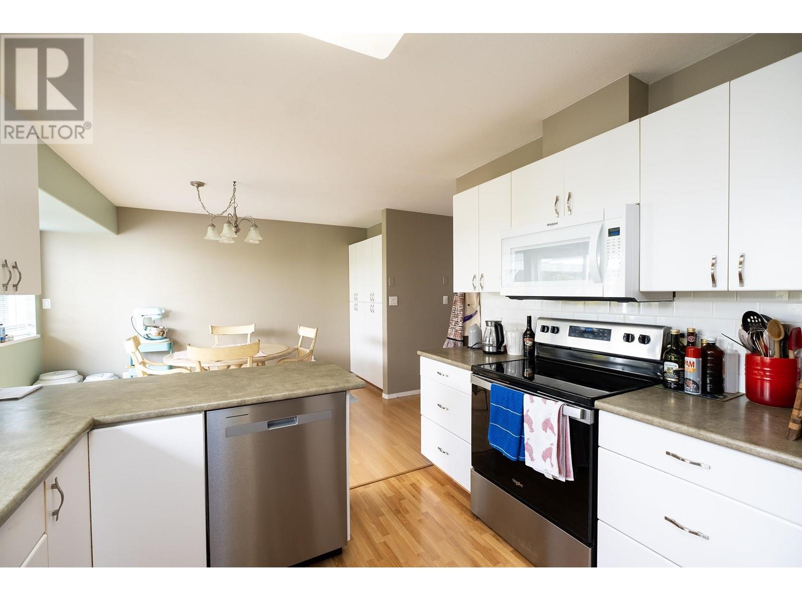 5078 Bay Road, Sechelt, British Columbia  V7Z 0E9 - Photo 13 - R3010659