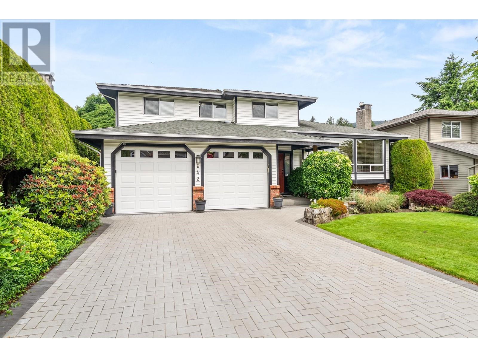 642 26th Crescent, North Vancouver, British Columbia  V7N 4J6 - Photo 2 - R3010663