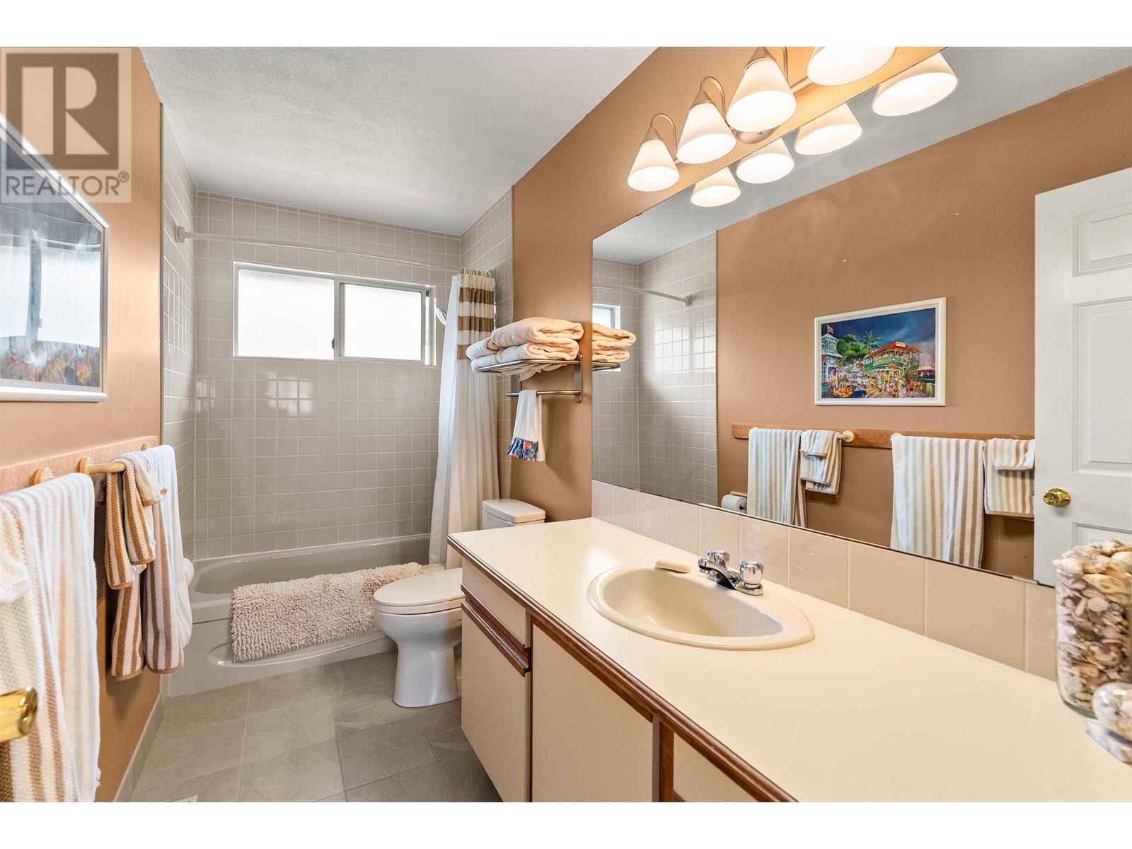 642 26th Crescent, North Vancouver, British Columbia  V7N 4J6 - Photo 24 - R3010663