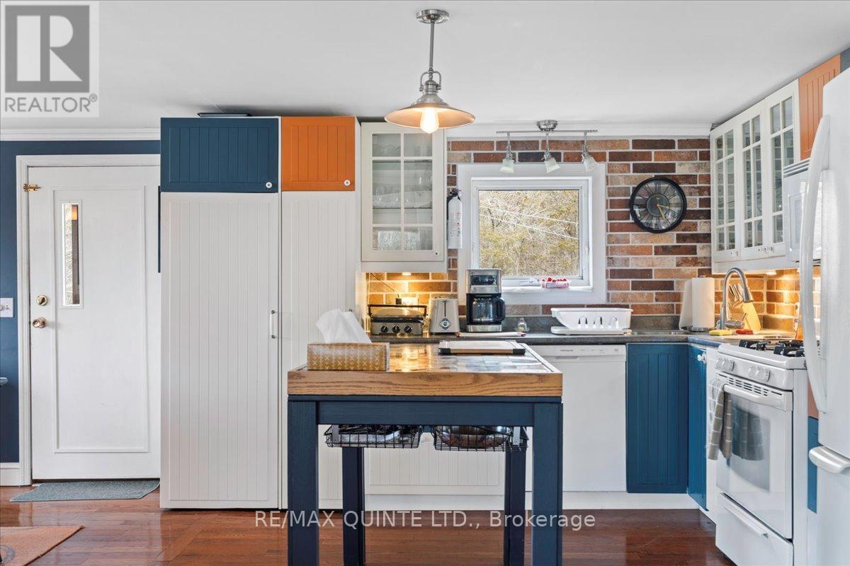 12112d Loyalist Parkway, Prince Edward County, Ontario  K0K 2T0 - Photo 31 - X12045229