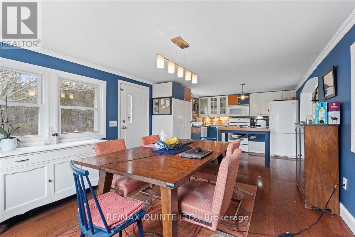 12112d Loyalist Parkway, Prince Edward County, Ontario  K0K 2T0 - Photo 37 - X12045229