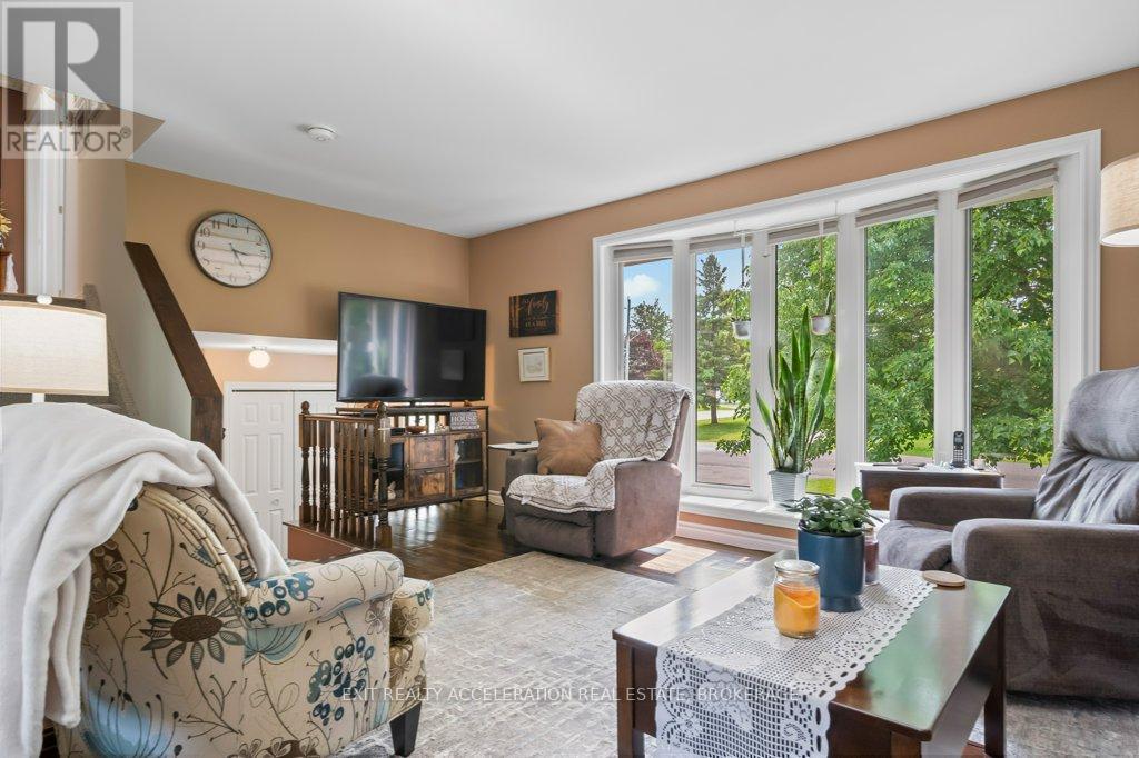 241 Smart Crescent, Greater Napanee, Ontario  K7R 1G3 - Photo 9 - X12192829