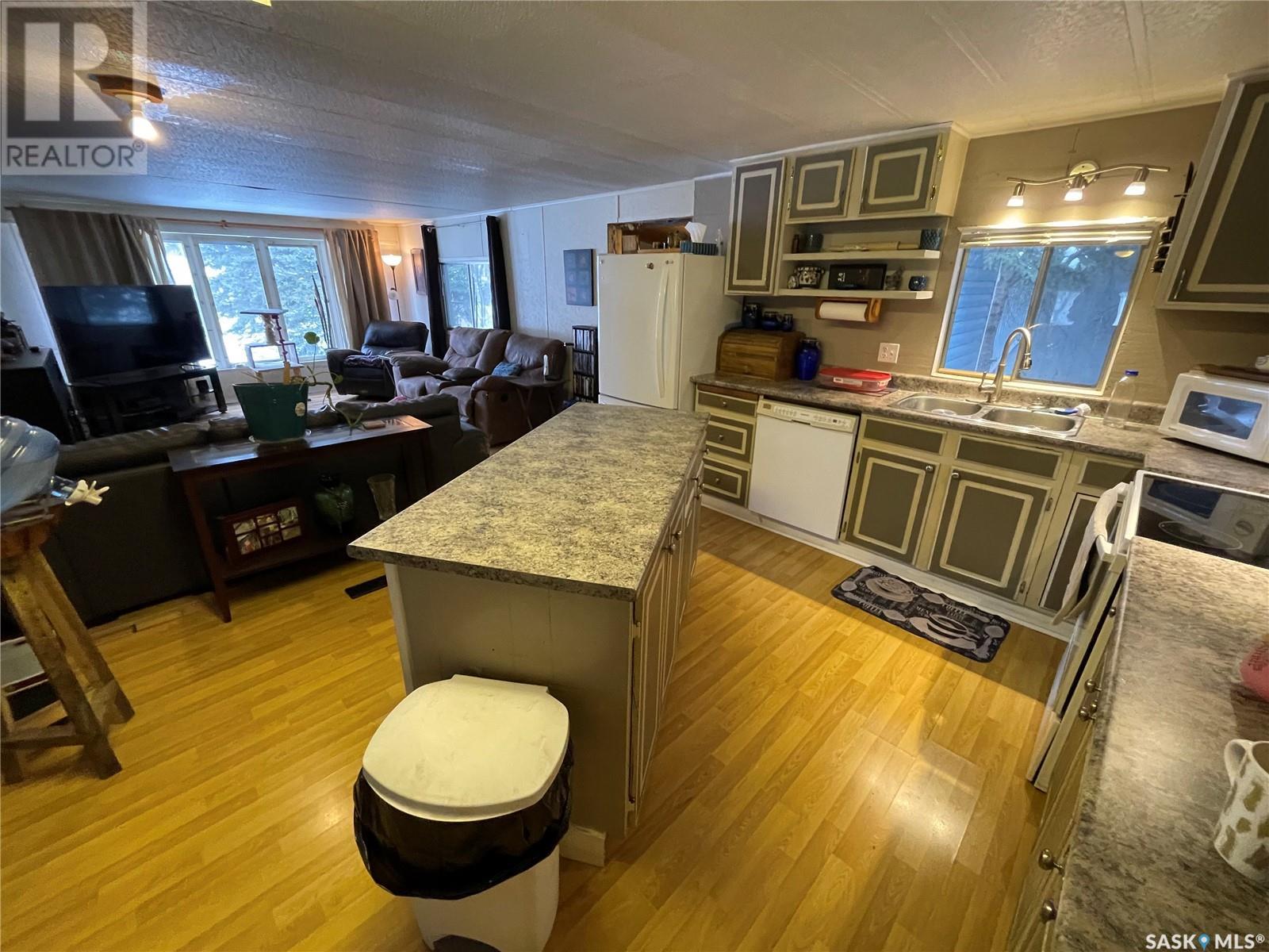 201 2nd Avenue Sw, Dorintosh, Saskatchewan  S0M 0T0 - Photo 3 - SK995482