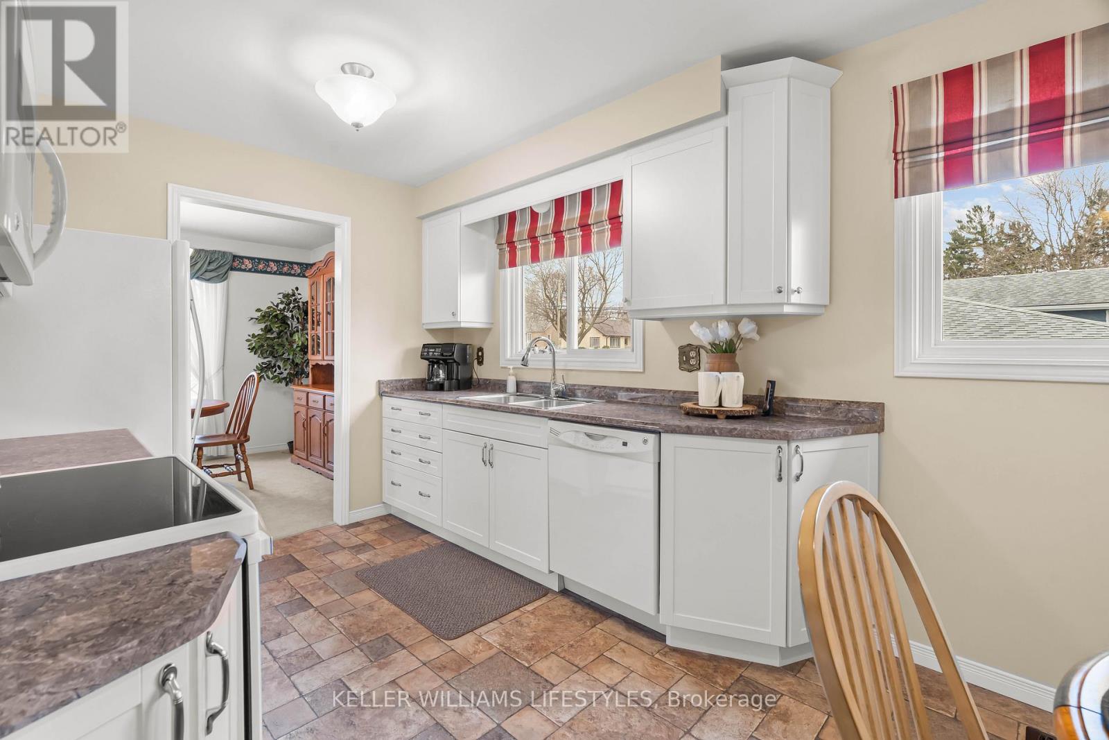 60 James Street N, Lambton Shores, Ontario  N0N 1J0 - Photo 13 - X12192567