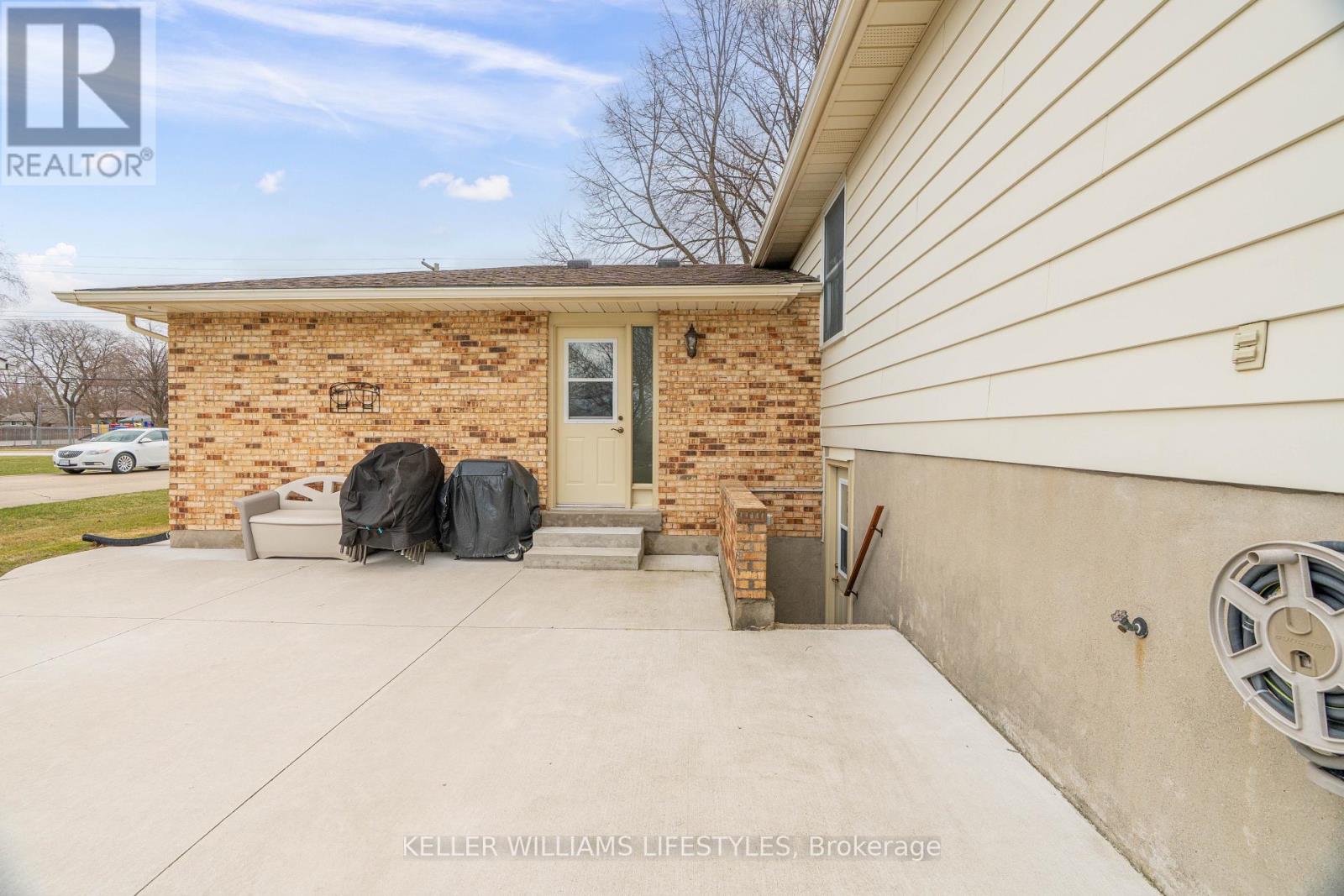 60 James Street N, Lambton Shores, Ontario  N0N 1J0 - Photo 36 - X12192567