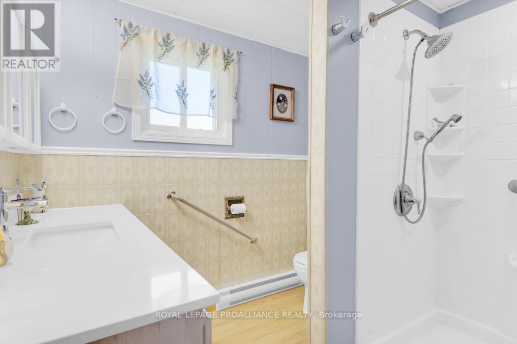 35 John Street, Addington Highlands, Ontario  K0H 1P0 - Photo 17 - X12142627