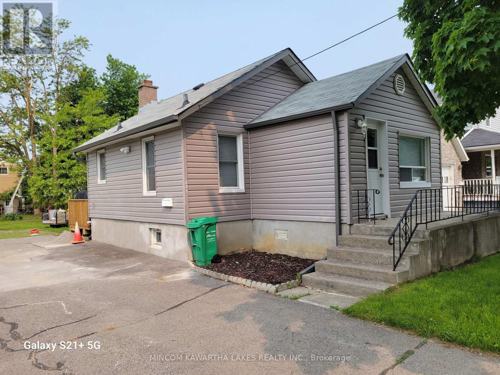 889 Western Avenue, Peterborough Central, Ontario  K9J 5W1 - Photo 1 - X12181931