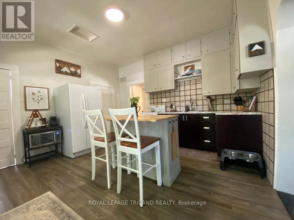 54 Broadway Street, Lambton Shores, Ontario  N0N 1J0 - Photo 9 - X12192618