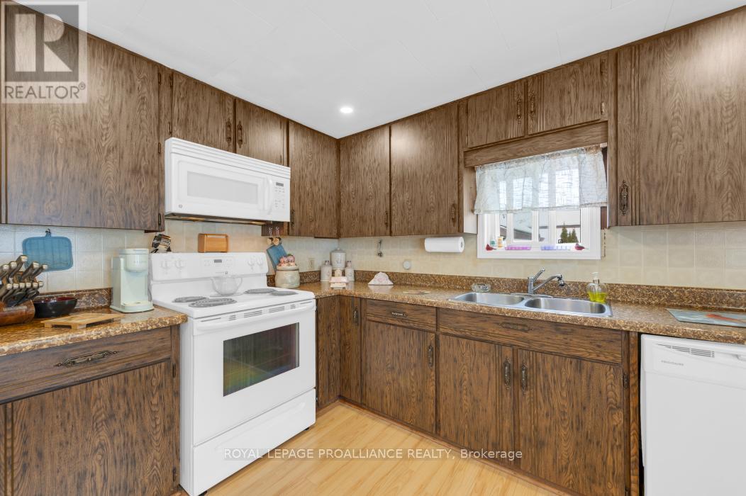 35 John Street, Addington Highlands, Ontario  K0H 1P0 - Photo 8 - X12142627