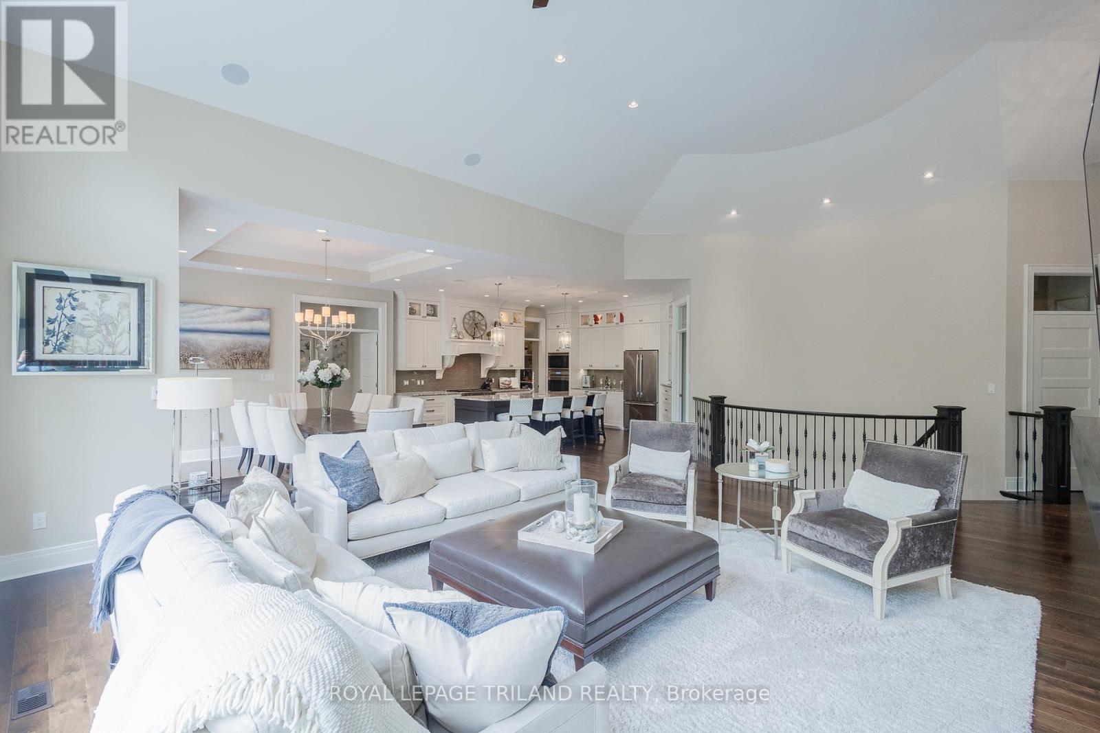 10445 Pinetree Drive, Lambton Shores, Ontario  N0M 1T0 - Photo 10 - X12192775