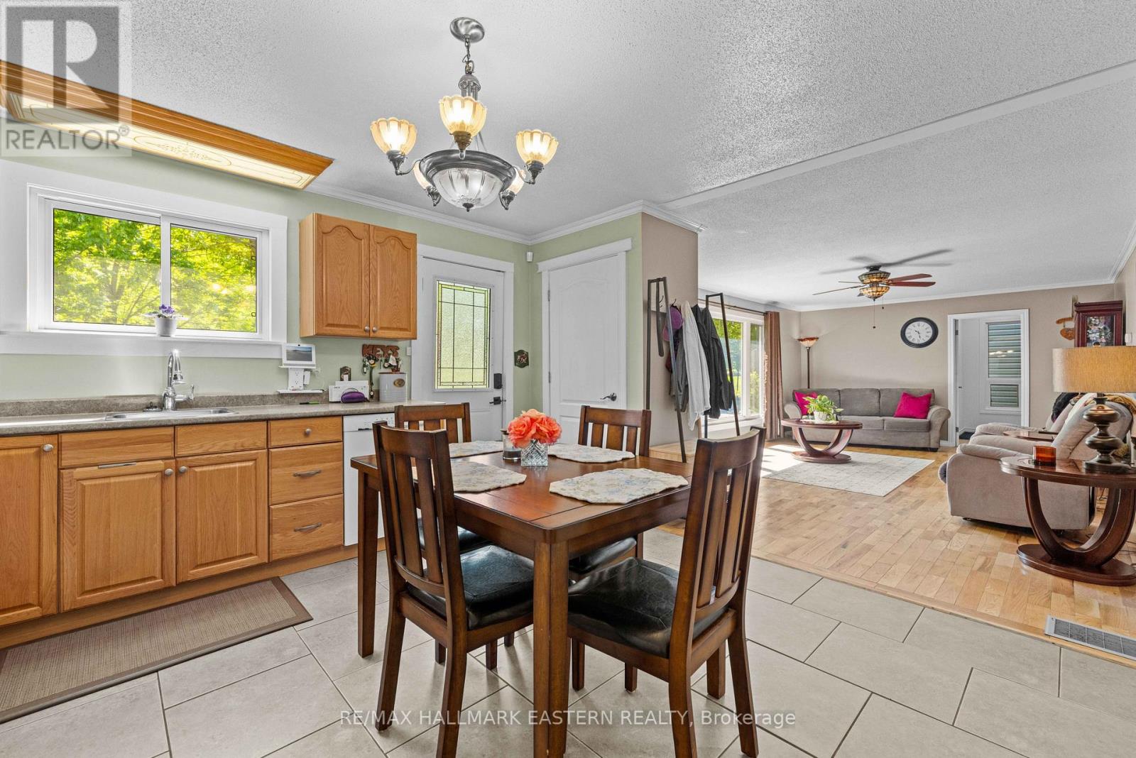 20 Kawartha Hideway Loop, Trent Lakes, Ontario  K0L 1J0 - Photo 5 - X12192557