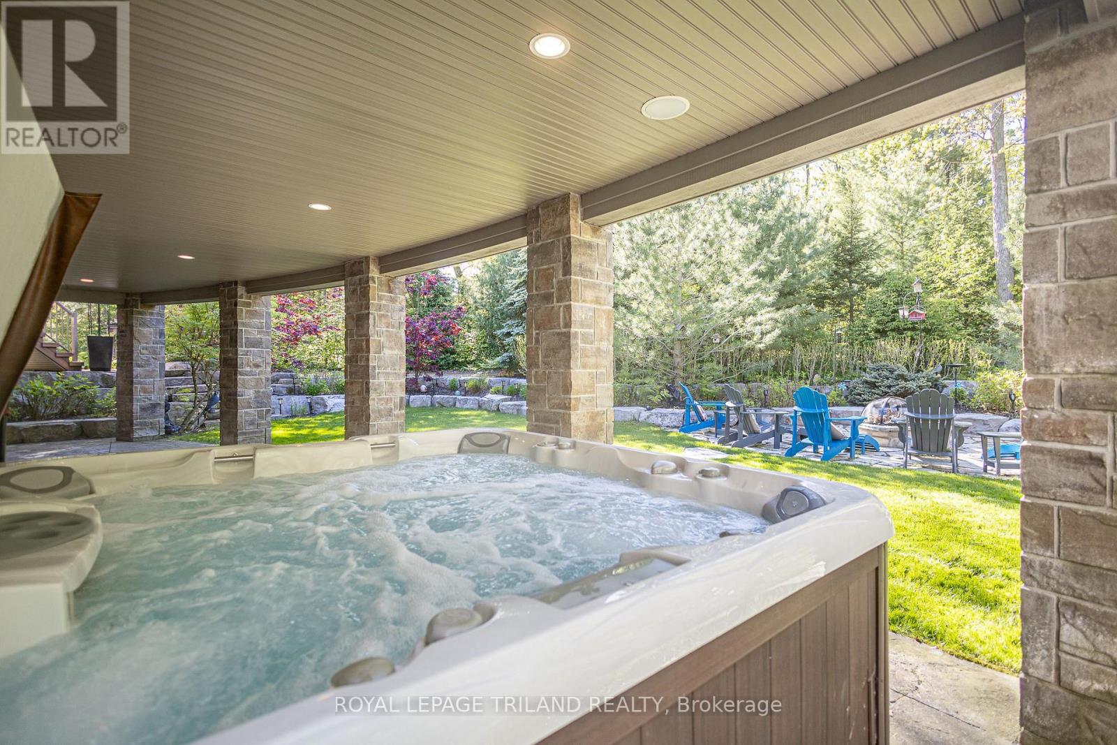 10445 Pinetree Drive, Lambton Shores, Ontario  N0M 1T0 - Photo 35 - X12192775