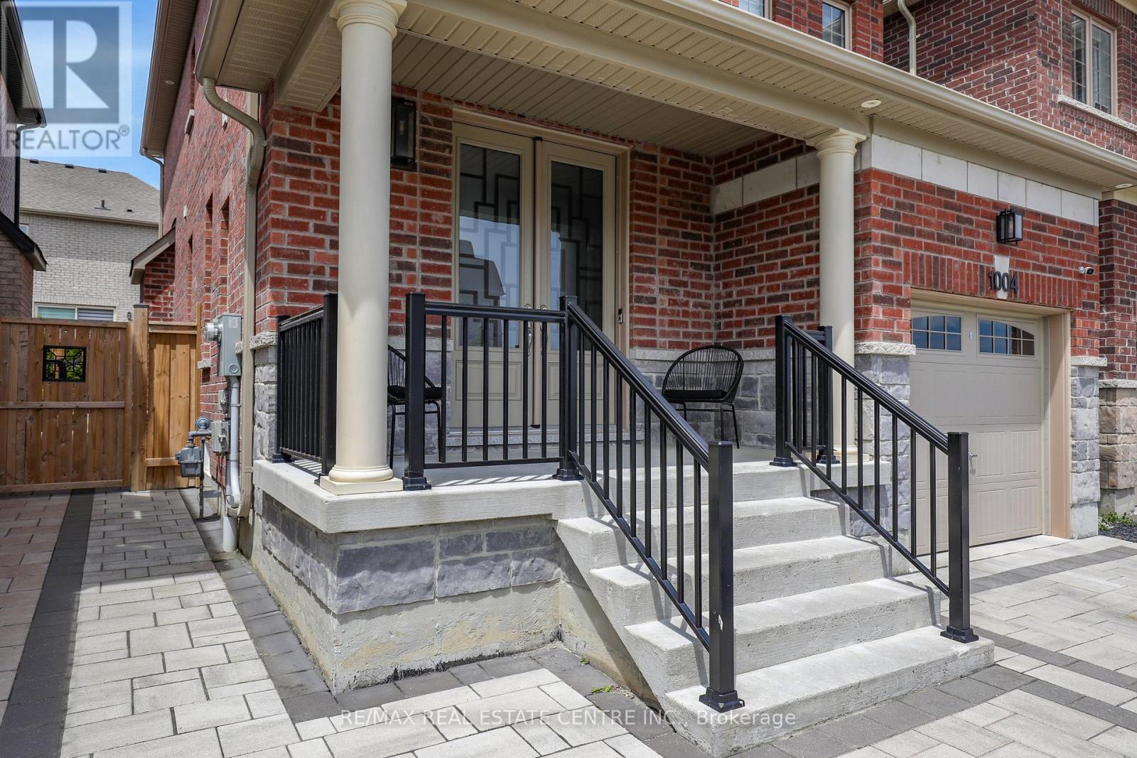 1004 Kingpeak Crescent, Pickering, Ontario  L1X 0H3 - Photo 2 - E12192644