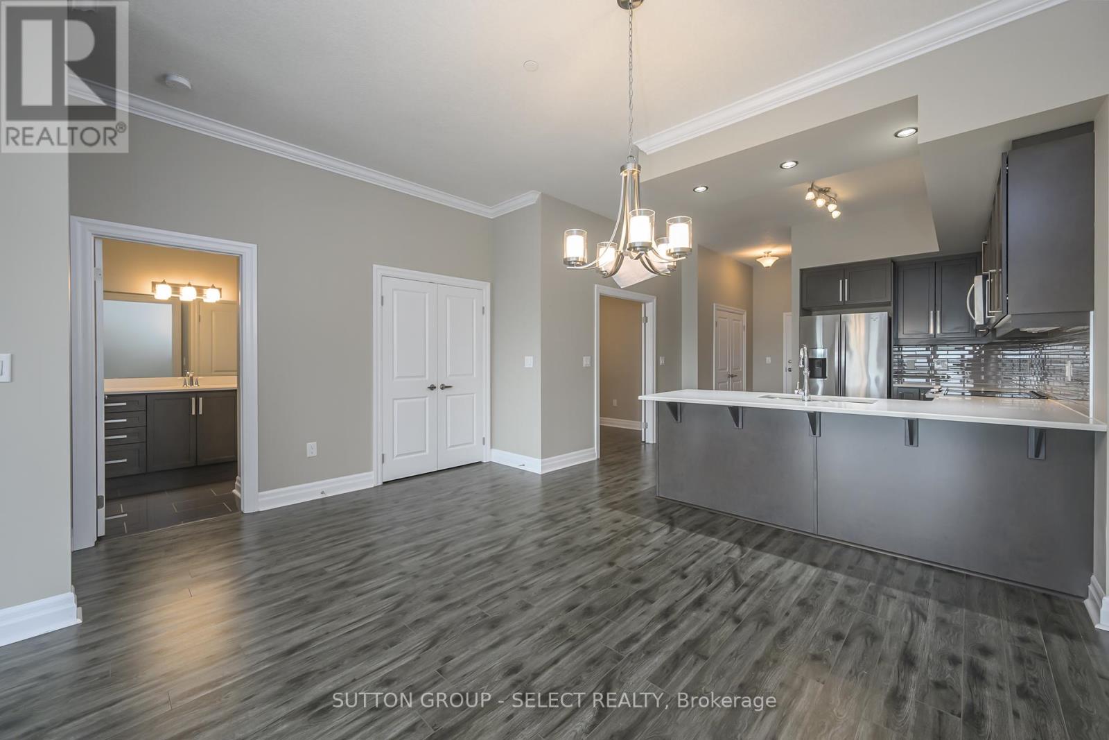 1110 - 240 Villagewalk Boulevard, London North, Ontario  N6G 0P6 - Photo 10 - X12192899
