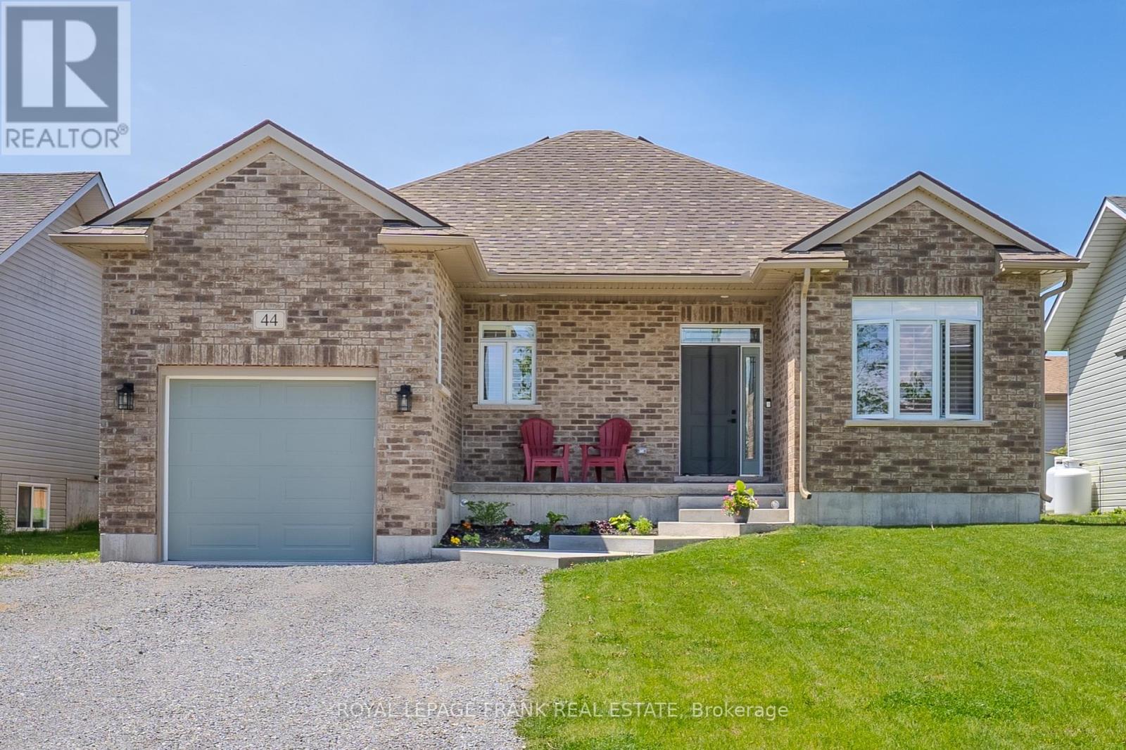 44 BIRCH CRESCENT, Kawartha Lakes, Ontario