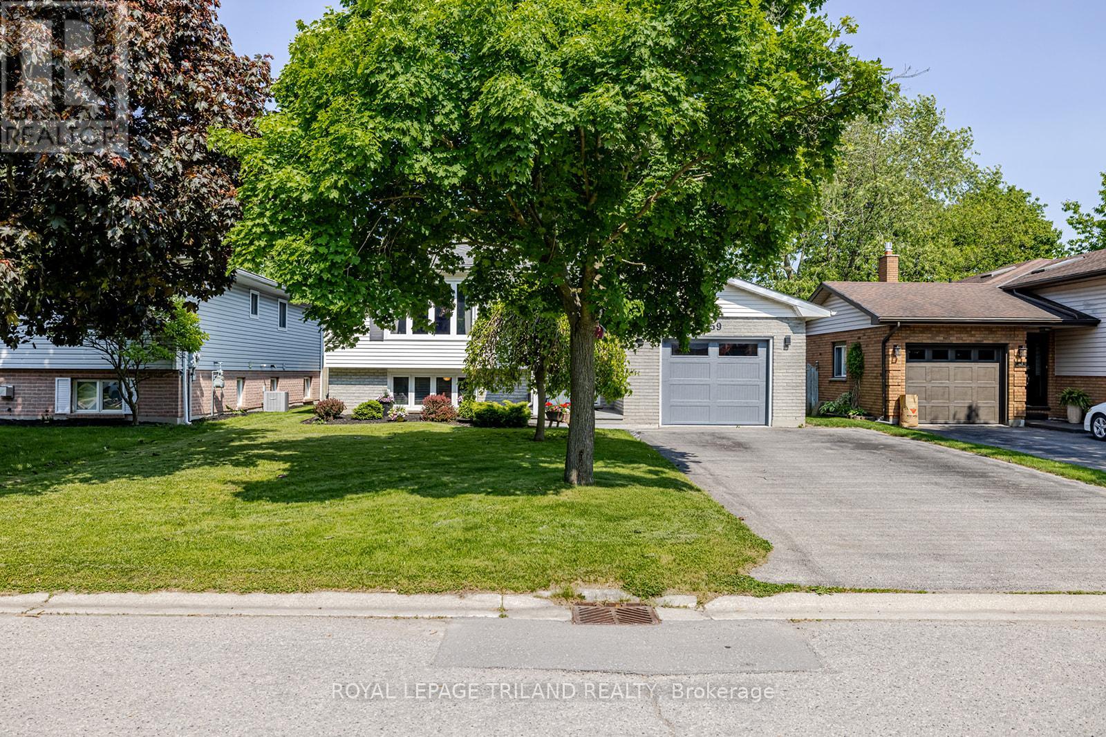 59 Farmington Avenue, Aylmer, Ontario  N5H 3E3 - Photo 3 - X12192813