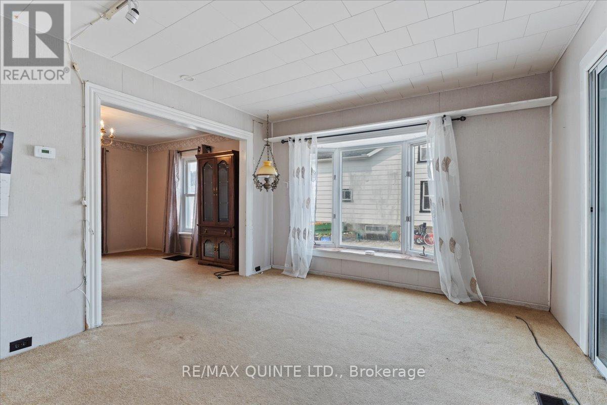 19 Broad Street, Prince Edward County, Ontario  K0K 2T0 - Photo 8 - X12192915