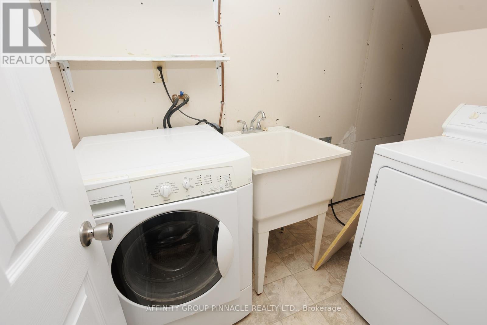 2 Maple Crescent, Kawartha Lakes, Ontario K9V 2R7 - Photo 31 - X12192907