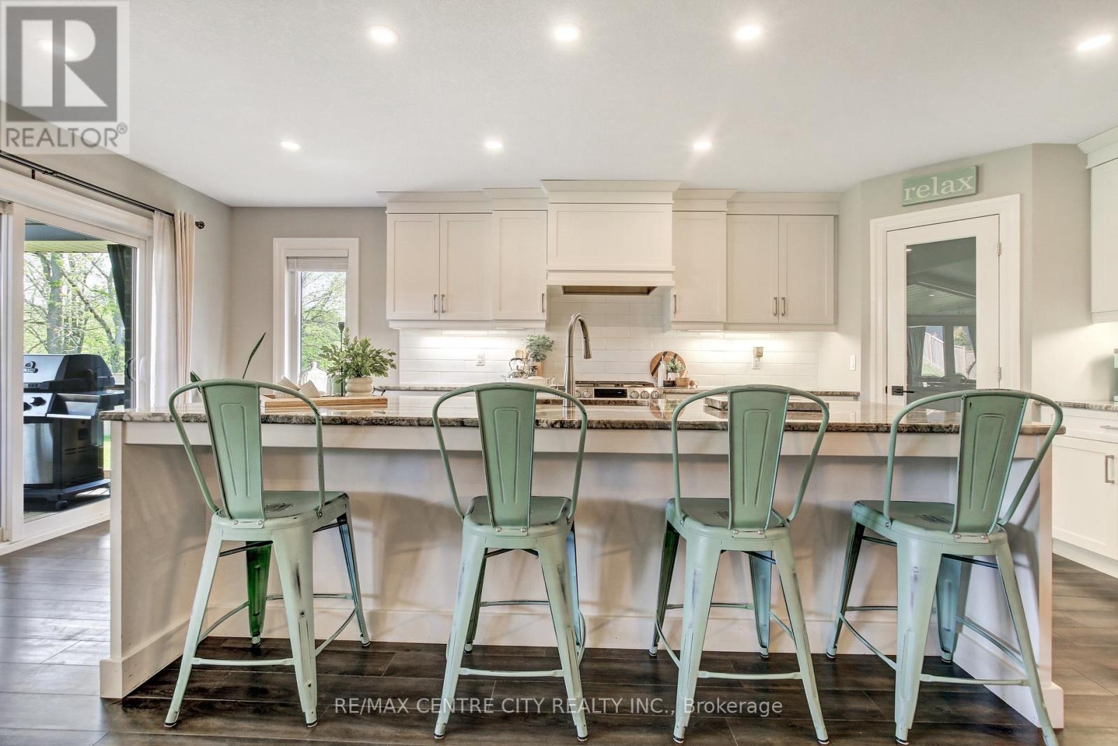 12 Lincoln's Cove, Central Elgin (Port Stanley), Ontario  N5L 0A8 - Photo 11 - X12193082