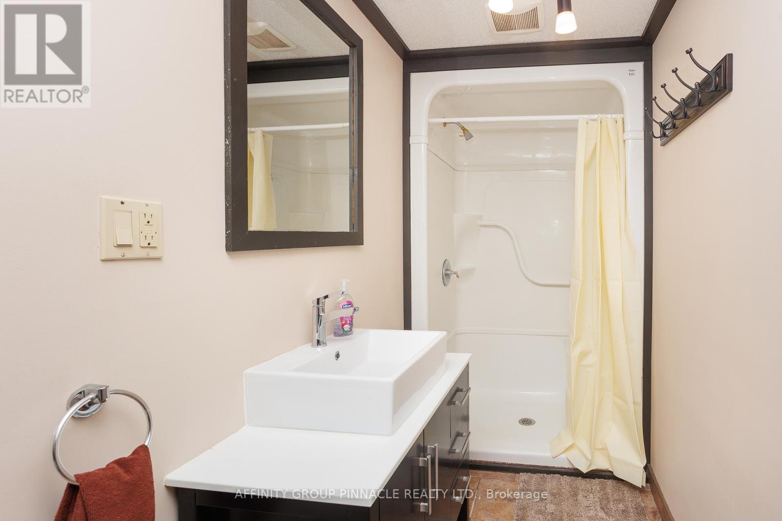 2 Maple Crescent, Kawartha Lakes, Ontario K9V 2R7 - Photo 41 - X12192907