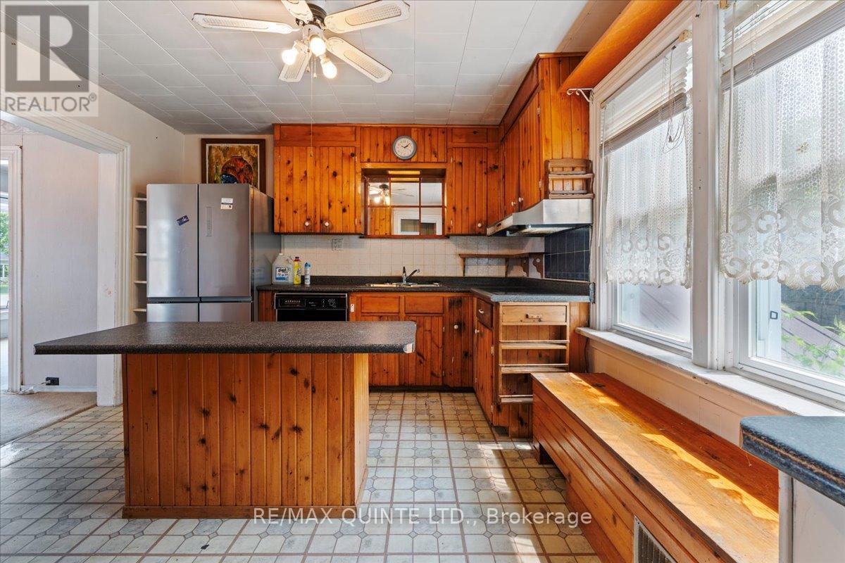 19 Broad Street, Prince Edward County, Ontario  K0K 2T0 - Photo 14 - X12192915