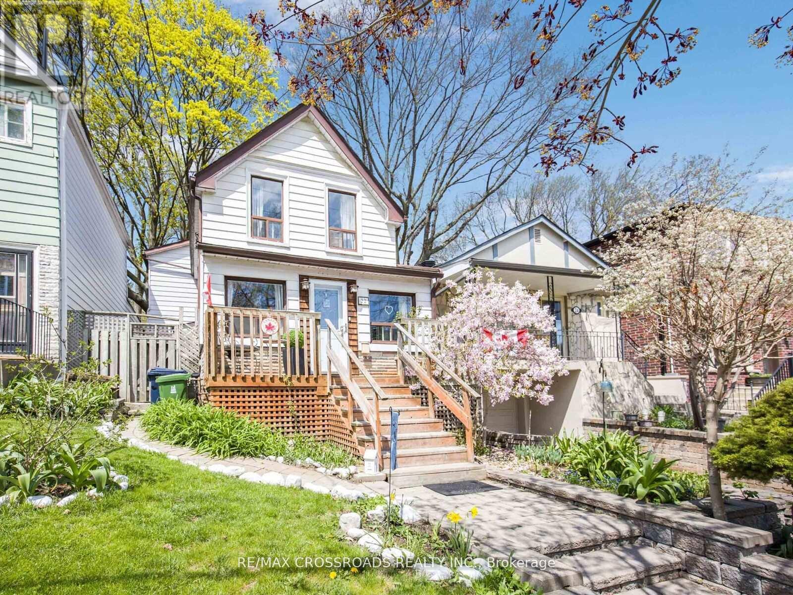 22 Ivy Avenue, Toronto, Ontario  M4L 2H7 - Photo 2 - E12193081
