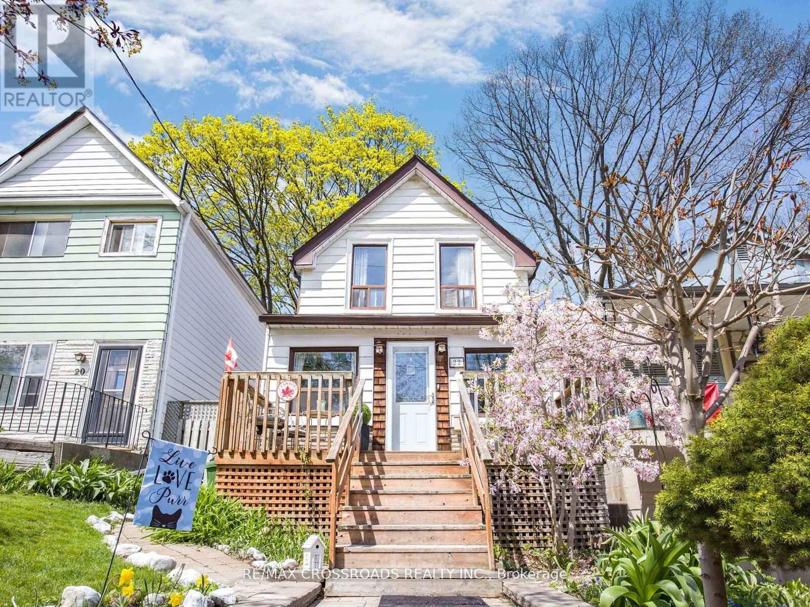 22 Ivy Avenue, Toronto, Ontario  M4L 2H7 - Photo 3 - E12193081