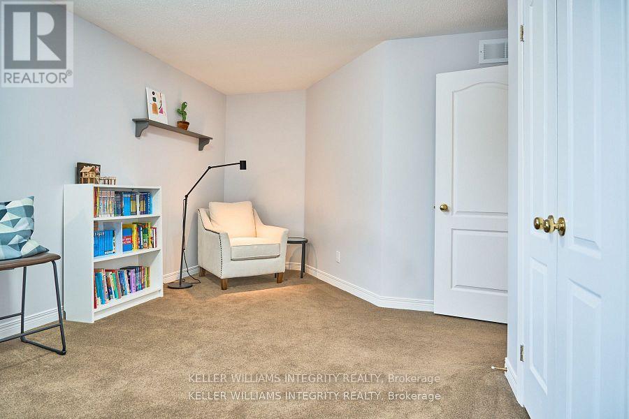 9 Shannondoe Crescent, Ottawa, Ontario  K2M 2C8 - Photo 25 - X12193289