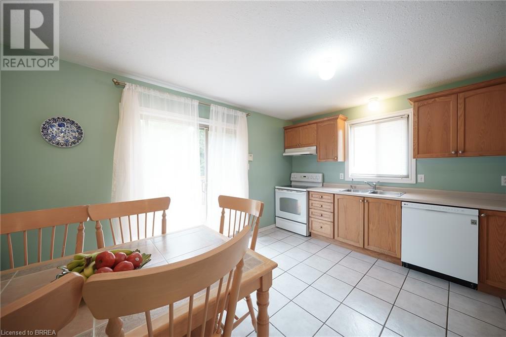 219 Balmoral Drive, Brantford, Ontario  N3V 1E6 - Photo 9 - 40735181